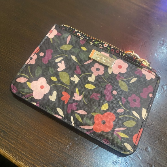 KATE SPADE FLORAL KEYCHAIN Wallet COTTAGECORE 14K GOLD-TOUCHED BLACK WHITE LUX - Picture 2 of 9